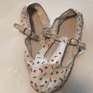 HAO YU Mary Jane flats white with flowers sz 9